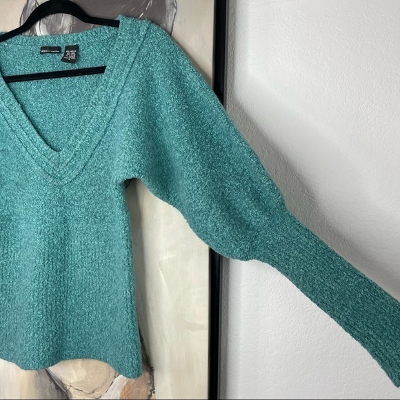 𝅺moda International V Neck Princess Sleeve Wool Blend Sweater - Picture 2 of 5